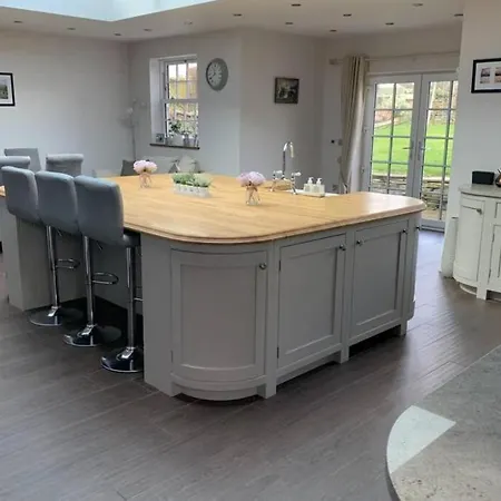 New Luxury Farmhouse With Hot Tub & Superking Beds * Soutergate